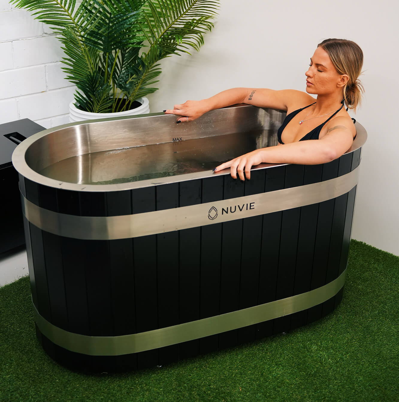 NUVIE Ember Pro – Commercial Ice Bath & Hot Tub (Black) - NUVIE Saunas